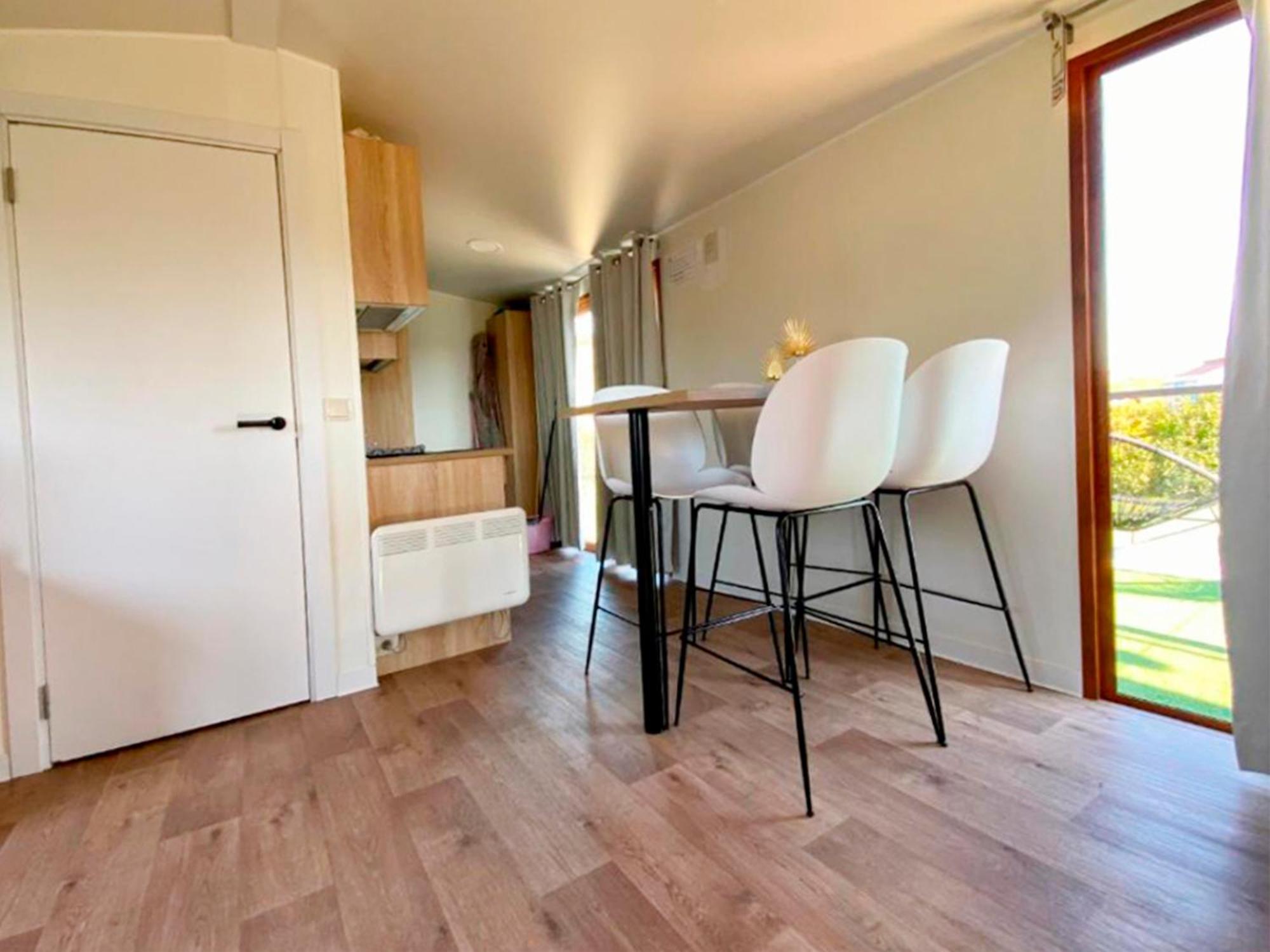 Apartamentos Via Street 3000 Hinojedo Bagian luar foto